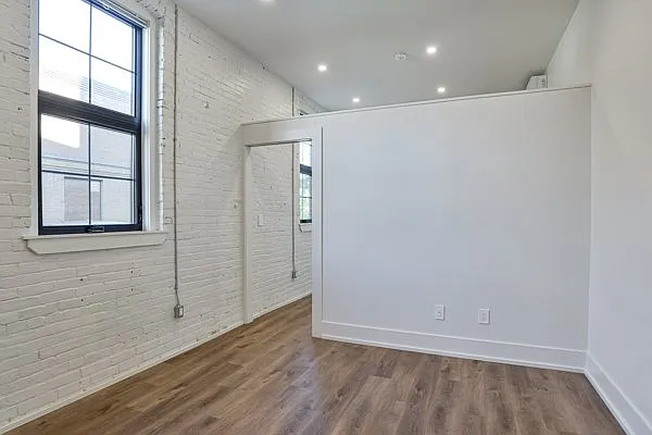 27 Peter St N #102 — Photo 10
