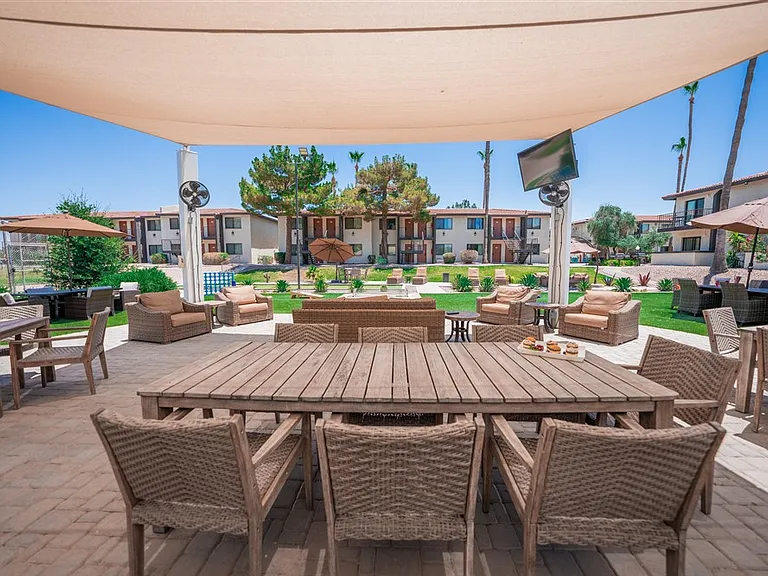 Scottsdale Park Suites — Photo 14