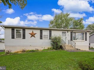 27 Maywood Ave, Sinking Spring, PA 19608