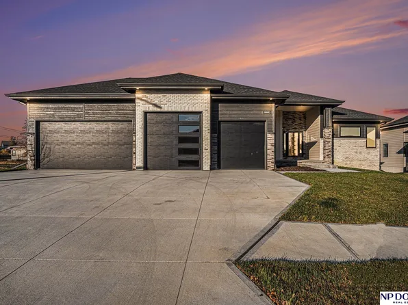 3920 S 212th St, Elkhorn, NE 68022