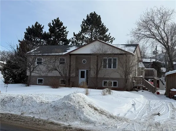 360 Evangeline Dr, Bathurst, NB E2A 2R1