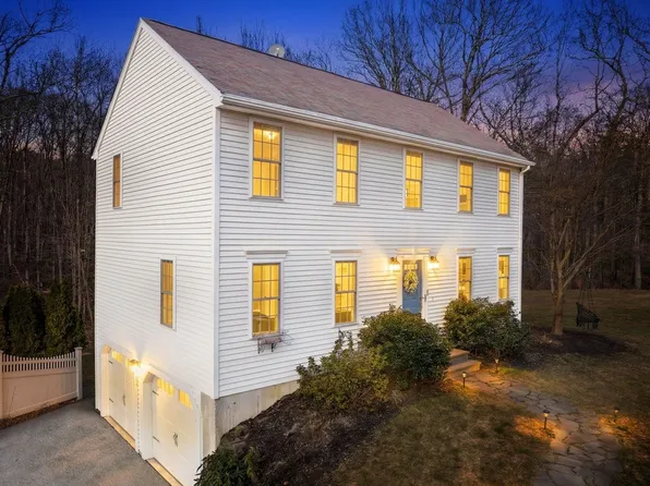 32 Linden St, Douglas, MA 01516