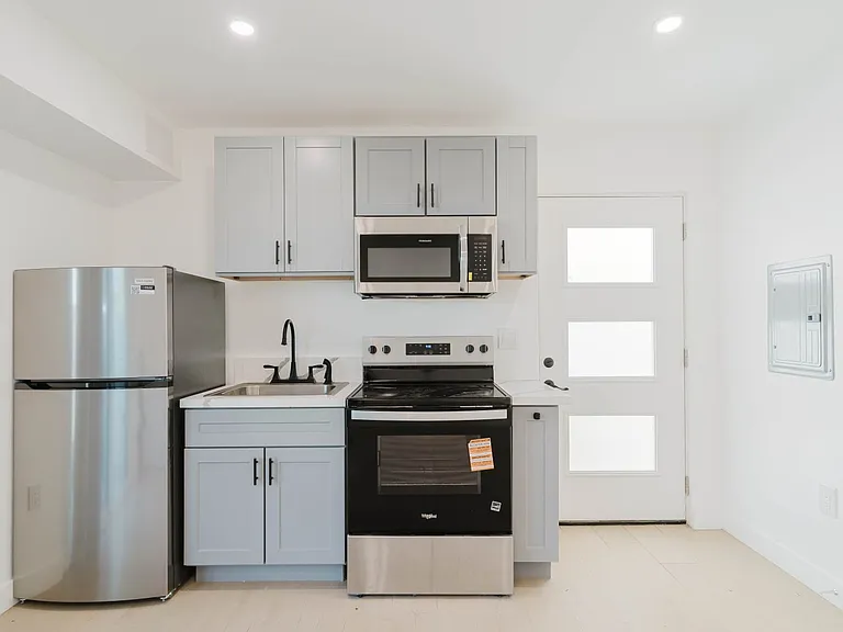 5654 1/4 Cartwright Ave — Photo 8