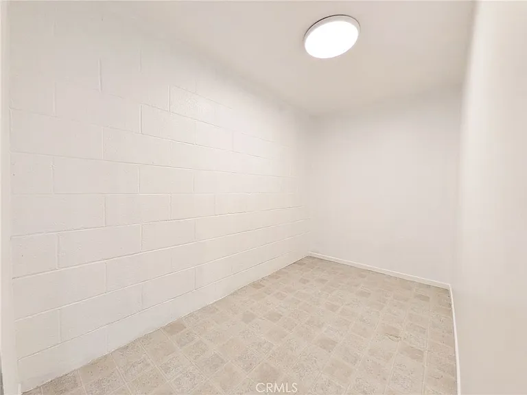 660 E Workman St — Photo 28