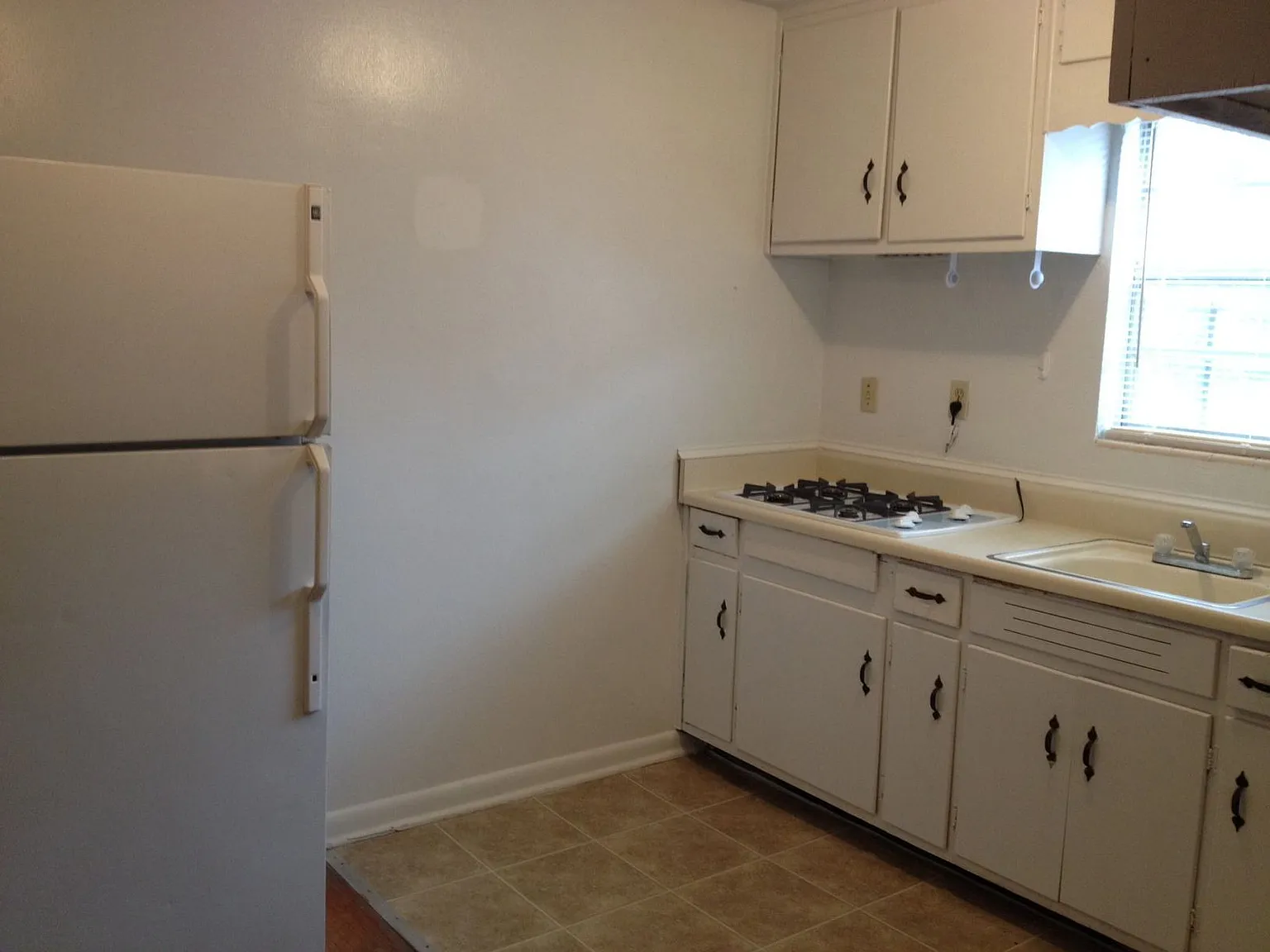 1 bed, 1.0 bath, 700 sqft, $1,175 — Photo 2