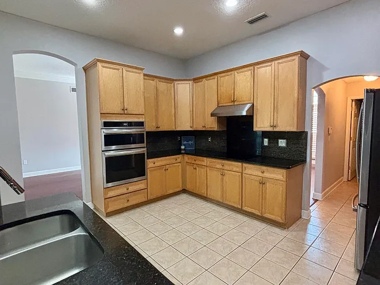 11827 Crusselle Dr — Photo 12