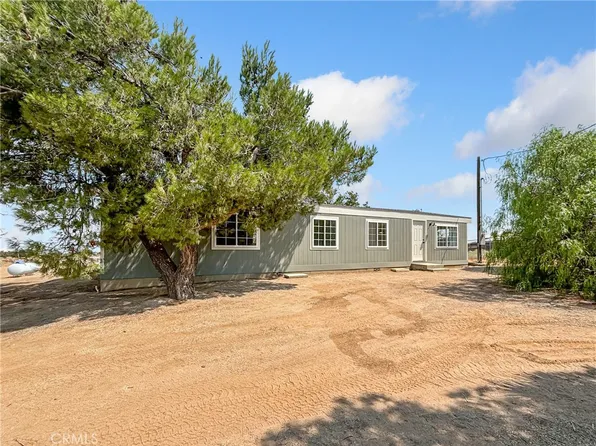 8615 Shasta Rd, Phelan, CA 92371