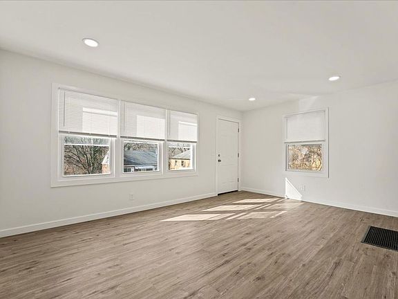 4th image of 3068 Worthington Ave