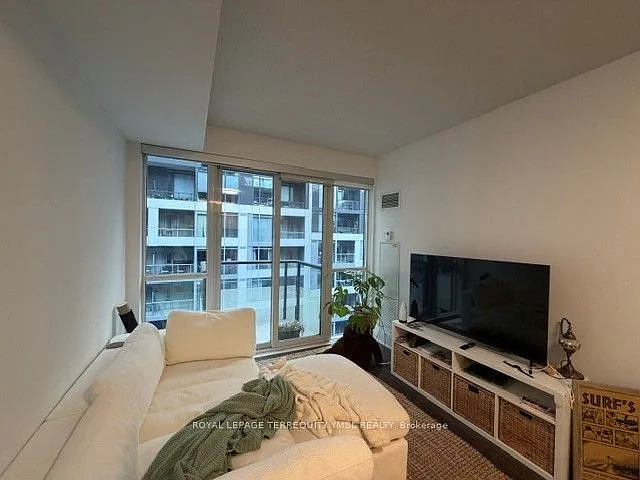 560 Front St W #806 — Photo 27