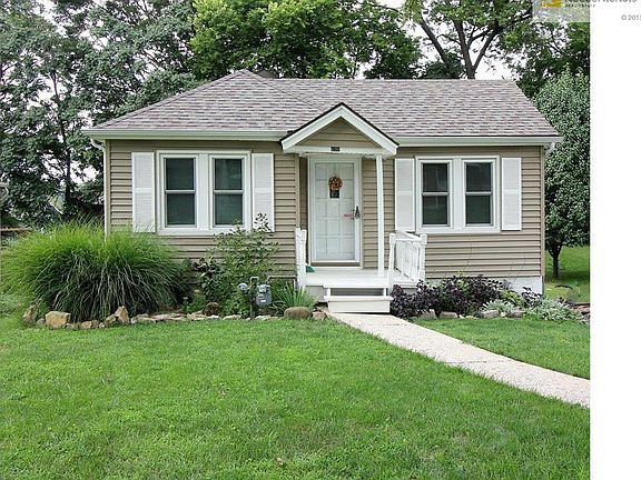 Vinyl siding, new windows new roof and gutters plus HVAC
