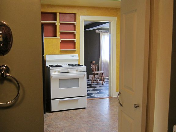 3rd image of 520 N 1st St W