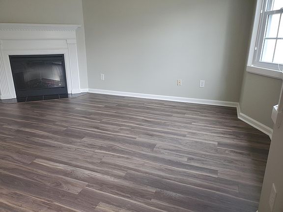 3rd image of 2315 Vineyard Dr APT B4