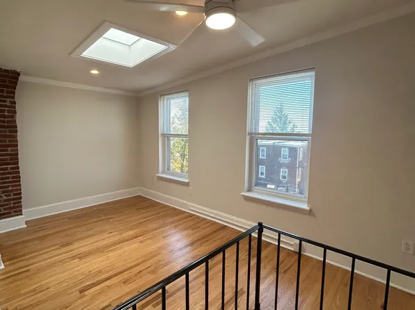 1009 S 8th St #5, Philadelphia, PA 19147