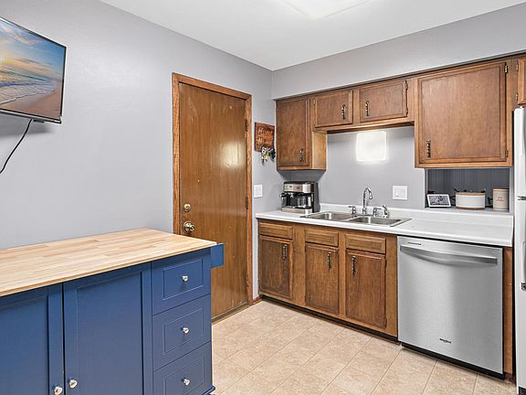 3rd image of 3772 Red Robin Ln