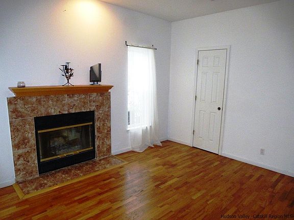 2nd image of 3 Hilltop Ln