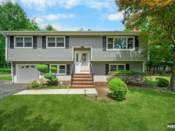 120 Colony Ave, Park Ridge, NJ 07656