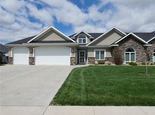 904 Big Rock Park Rd, Pella, IA 50219