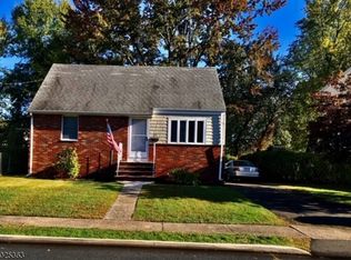 27 Knollwood Rd, Totowa, NJ 07512
