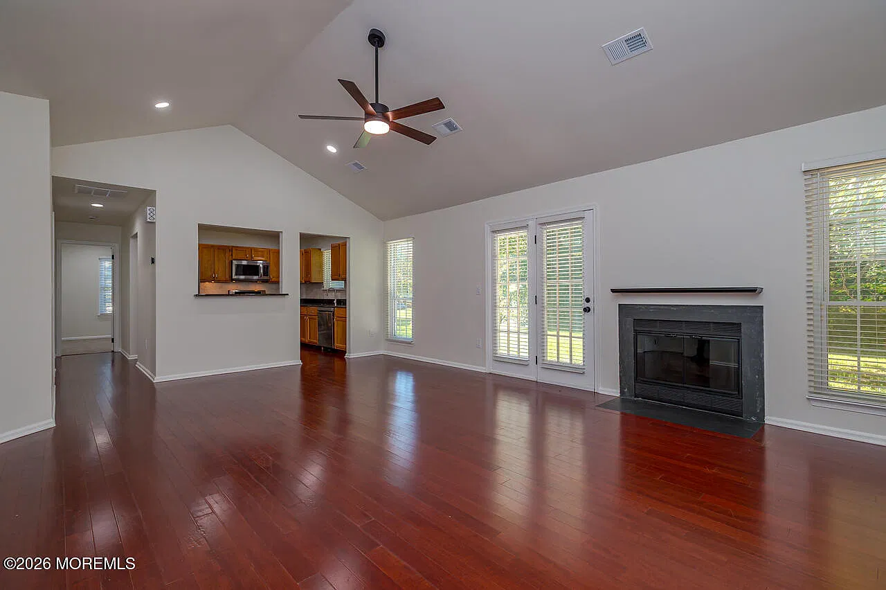 2 bed, 1216 sqft, $3,400 — Photo 2