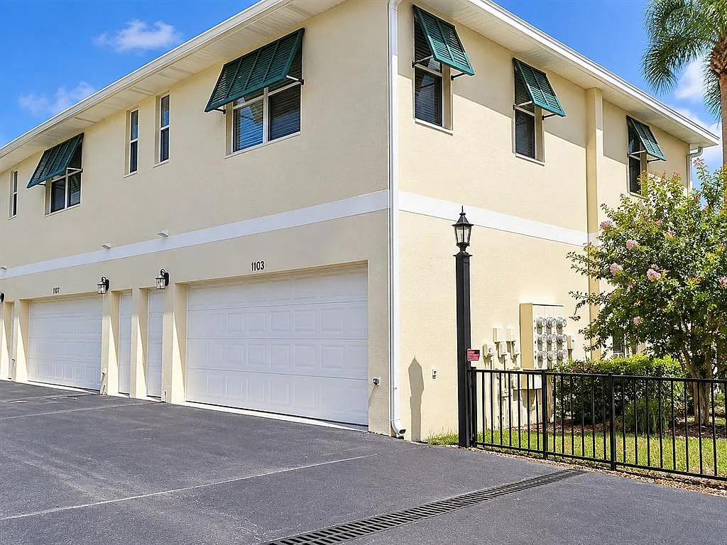 3 bed, 2.5 bath, 1113 sqft, $3,500 — Photo 1