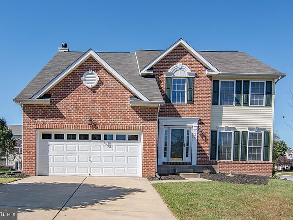 2nd image of 400 Zinnia Ct