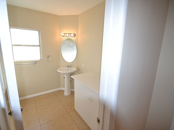 4th image of 546 W 91st St