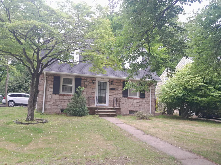 474 Grove St — Photo 17
