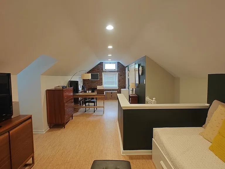 2108 Davenport Ave — Photo 23