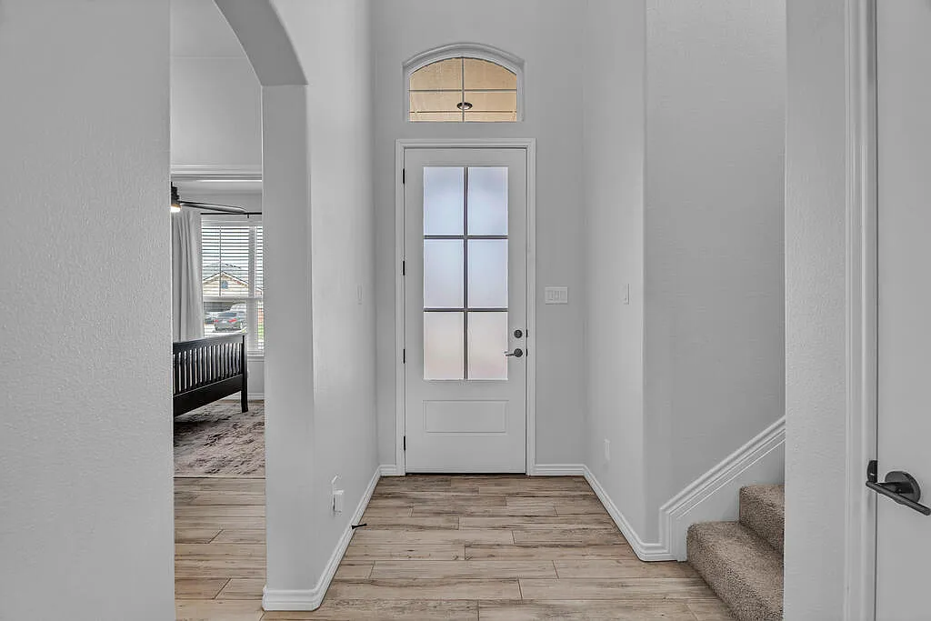 4 bed, 3.0 bath, 2325 sqft, $3,100 — Photo 4