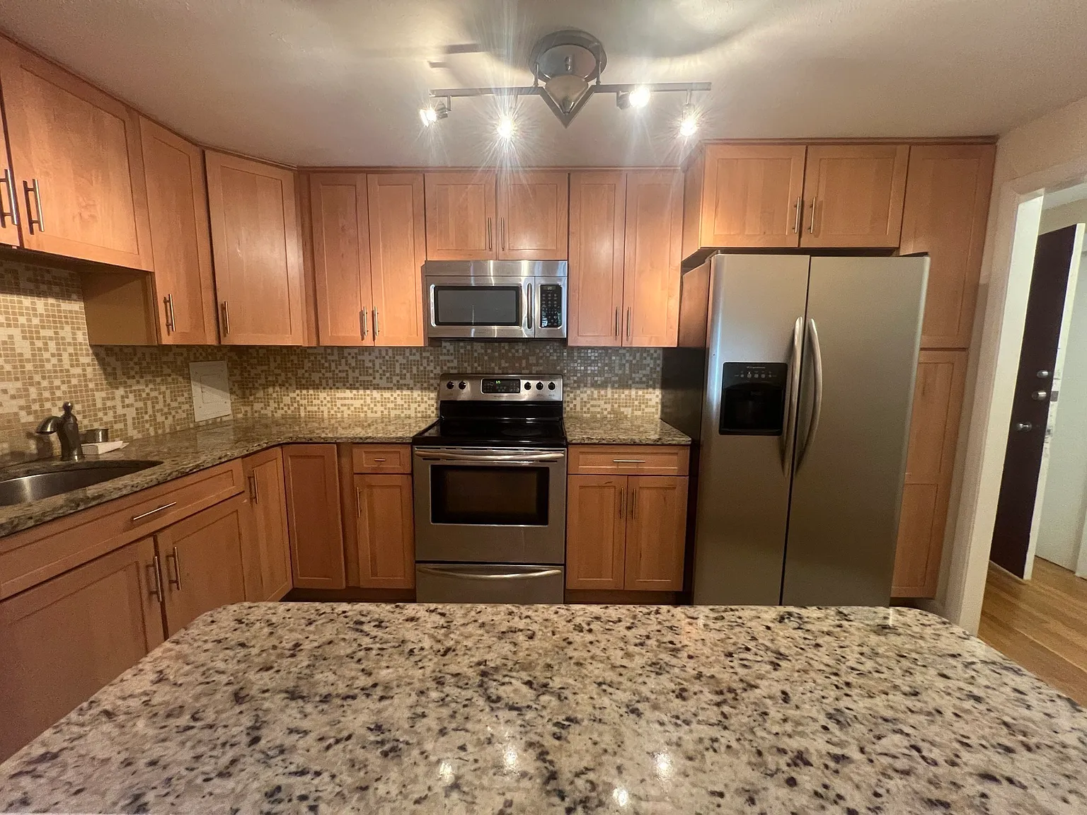 2 bed, 975 sqft, $2,900 — Photo 2