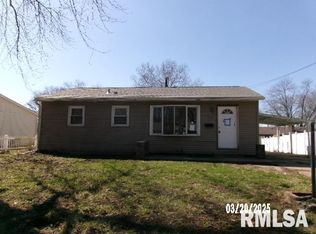 2022 Windsor St, Pekin, IL 61554