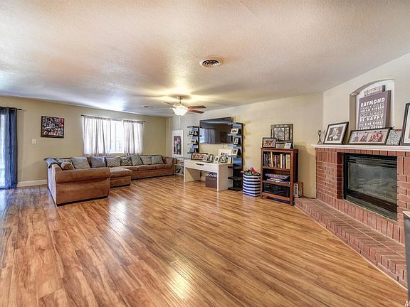 4th image of 6632 Chastain St