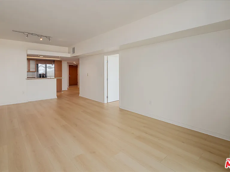 13700 Marina Pointe Dr #721 — Photo 4