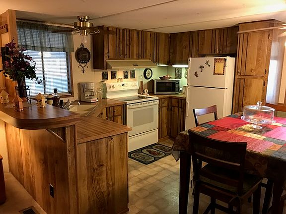 Cheerful homey kitchen