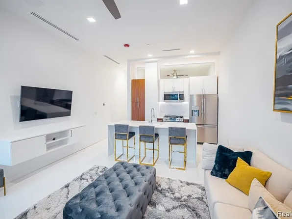 400 S Old Woodward Ave, Birmingham, MI