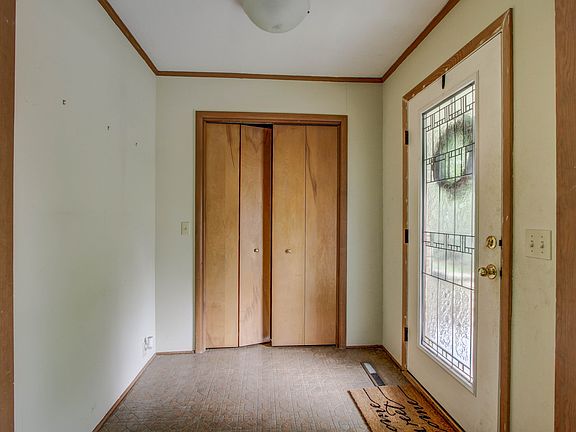 3rd image of 301 Tanglewood Dr