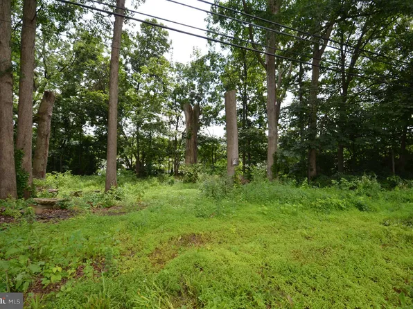 495 Washington Dr, Walnutport, PA 18088