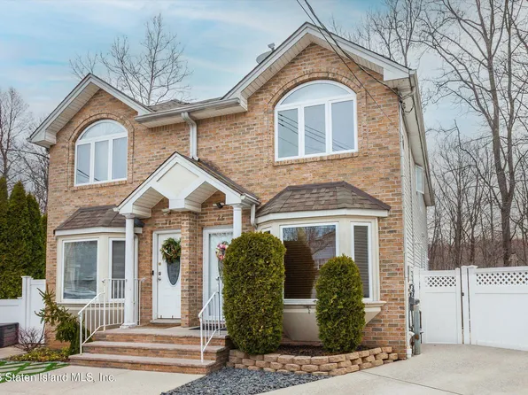 25 Gwenn Loop, Staten Island, NY 10314