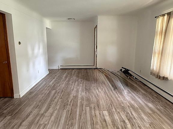 4th image of 753 Main St