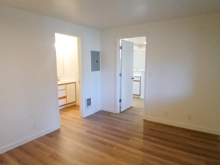 Parkhill Apartments — Photo 12