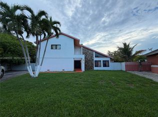 633 NE 204th Ln, Miami, FL 33179