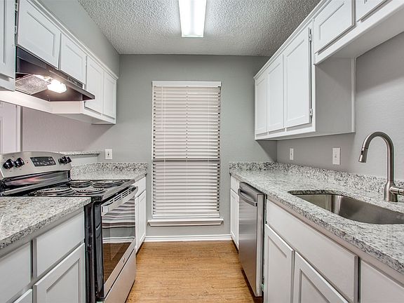 1005-n-austin-st-unit-17-denton-tx-76201-2-High-Res-14