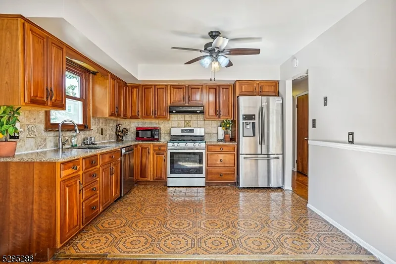 4 bed, 2.0 bath, $4,200 — Photo 4