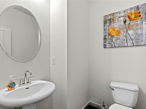 4th image of 36 Caison Dr