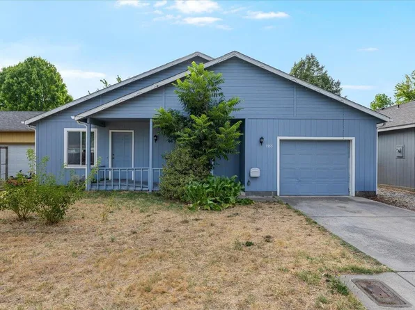1955 SW Betty Ln, Grants Pass, OR 97526