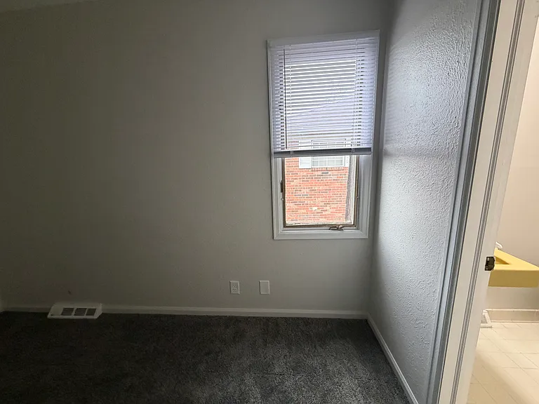 5544 Cresthaven Ln #C — Photo 17