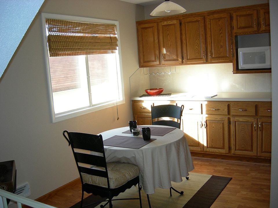 Bright Eat-in kitchen