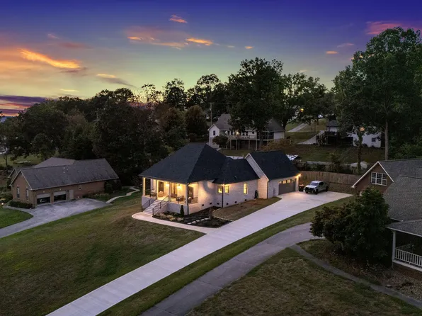 3015 S Hampton Way, Maryville, TN 37803