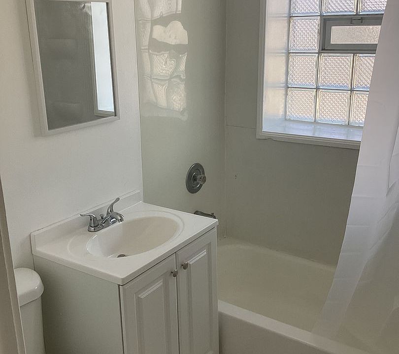 2nd image of 6710 S Claremont Ave APT 315
