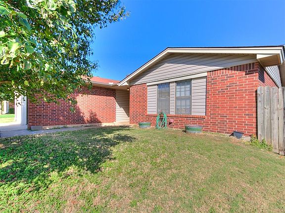2nd image of 2305 Leaf Dr